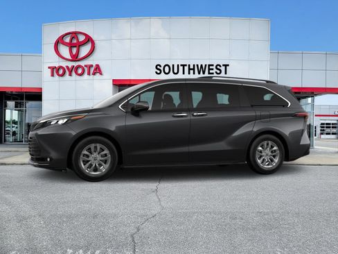 New 2025 Toyota Sienna XLE image 3