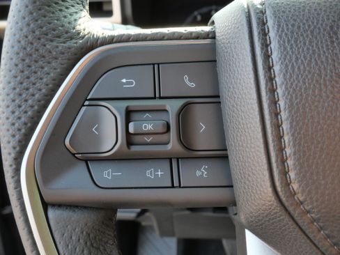 Certified 2025 Toyota Tacoma TRD Off-Road AWD/4WD image 29