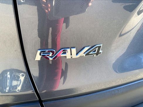 Used 2021 Toyota RAV4 XLE w/ Convenience Package AWD/4WD image 10