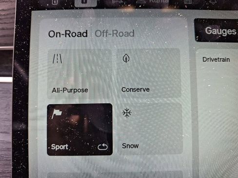 Used 2024 Rivian R1S Adventure image 21