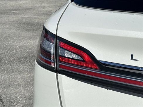 Certified 2023 Lincoln Nautilus Reserve image 9