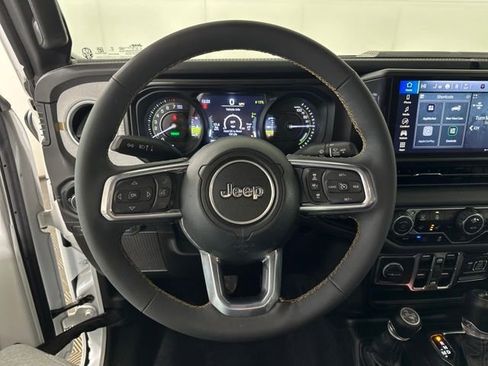 Used 2024 Jeep Wrangler Unlimited Sahara AWD/4WD image 14
