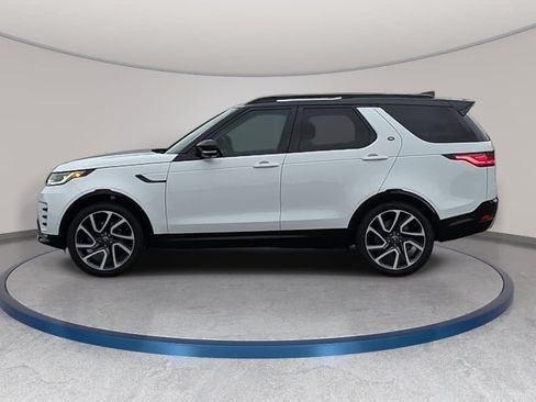 Used 2025 Land Rover Discovery Metropolitan Edition AWD/4WD image 8