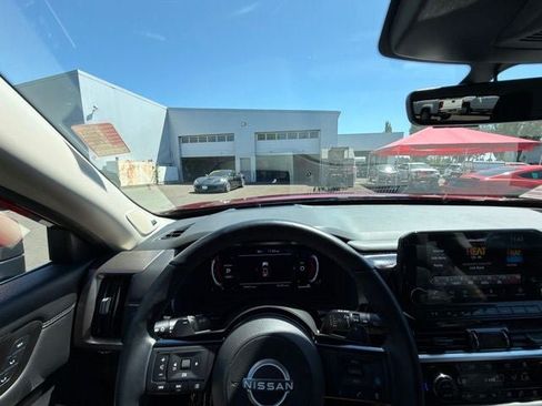 Used 2024 Nissan Pathfinder Platinum w/ Lighting Package (N93) AWD/4WD image 16