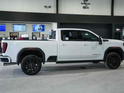 Used 2026 GMC Sierra 2500 AT4 image 4