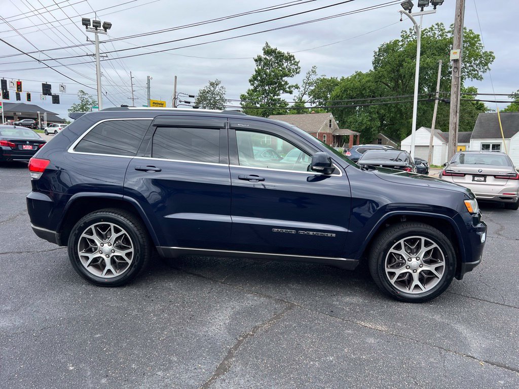 Used 2018 Jeep Grand Cherokee Limited AWD/4WD image 5