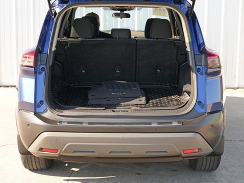 Used 2022 Nissan Rogue SV image 9