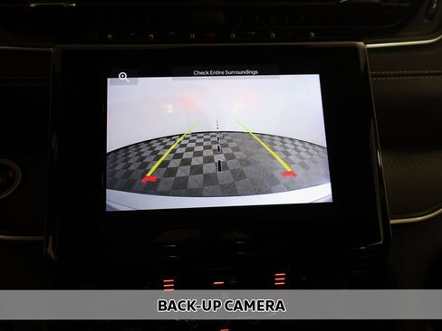 Used 2023 Jeep Grand Cherokee L Laredo image 5