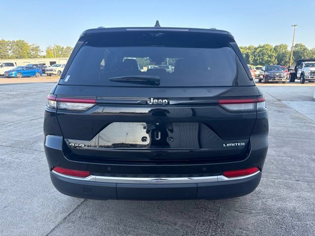 Used 2023 Jeep Grand Cherokee Limited w/ Luxury Tech Group II AWD/4WD image 4