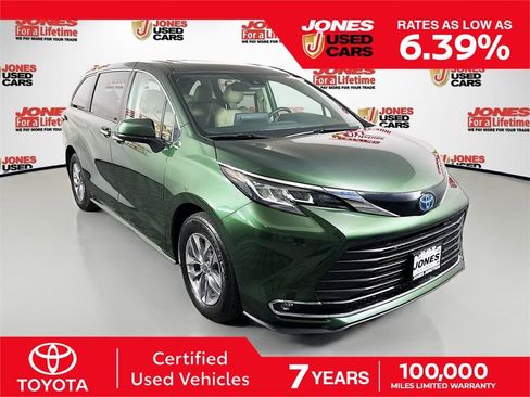 Certified 2023 Toyota Sienna XLE AWD/4WD image 1