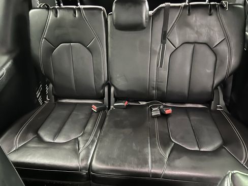 Certified 2024 Chrysler Pacifica Limited image 27