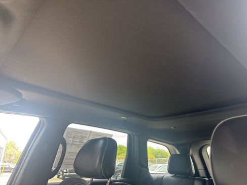 Used 2019 Jeep Grand Cherokee Overland image 4