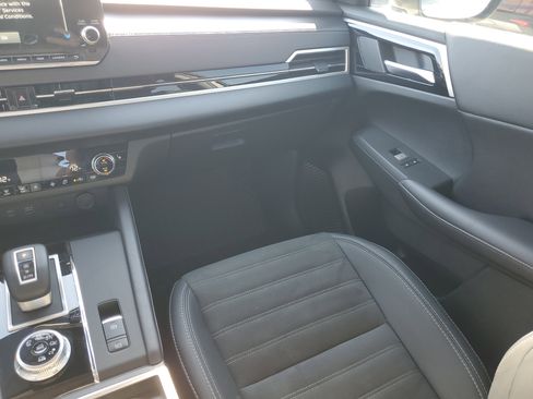 Used 2024 Mitsubishi Outlander AWD image 15