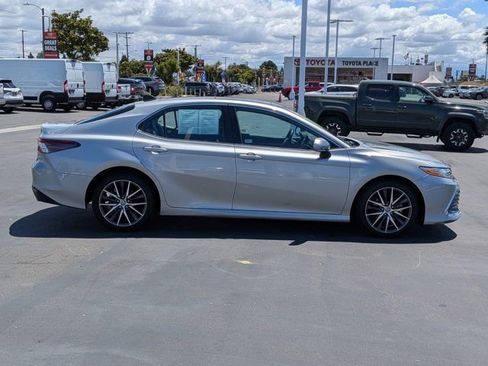Used 2021 Toyota Camry XLE FWD image 4