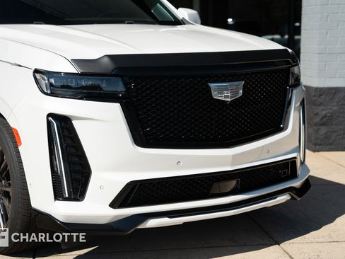 Used 2023 Cadillac Escalade V w/ LPO, ONYX Package image 2