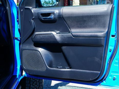 Used 2020 Toyota Tacoma TRD Off-Road w/ Technology Package image 37