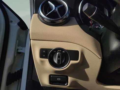 Certified 2018 Mercedes-Benz GLA 250 GLA 250 image 17