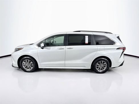 Certified 2026 Toyota Sienna XLE FWD image 14