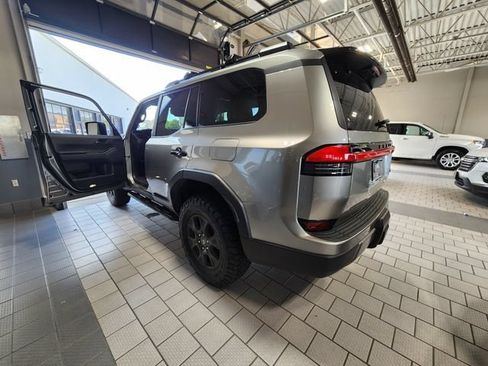 Used 2024 Lexus GX 550 AWD/4WD image 6