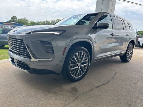 Used 2025 Buick Enclave Avenir w/ Super Cruise Package FWD image 4