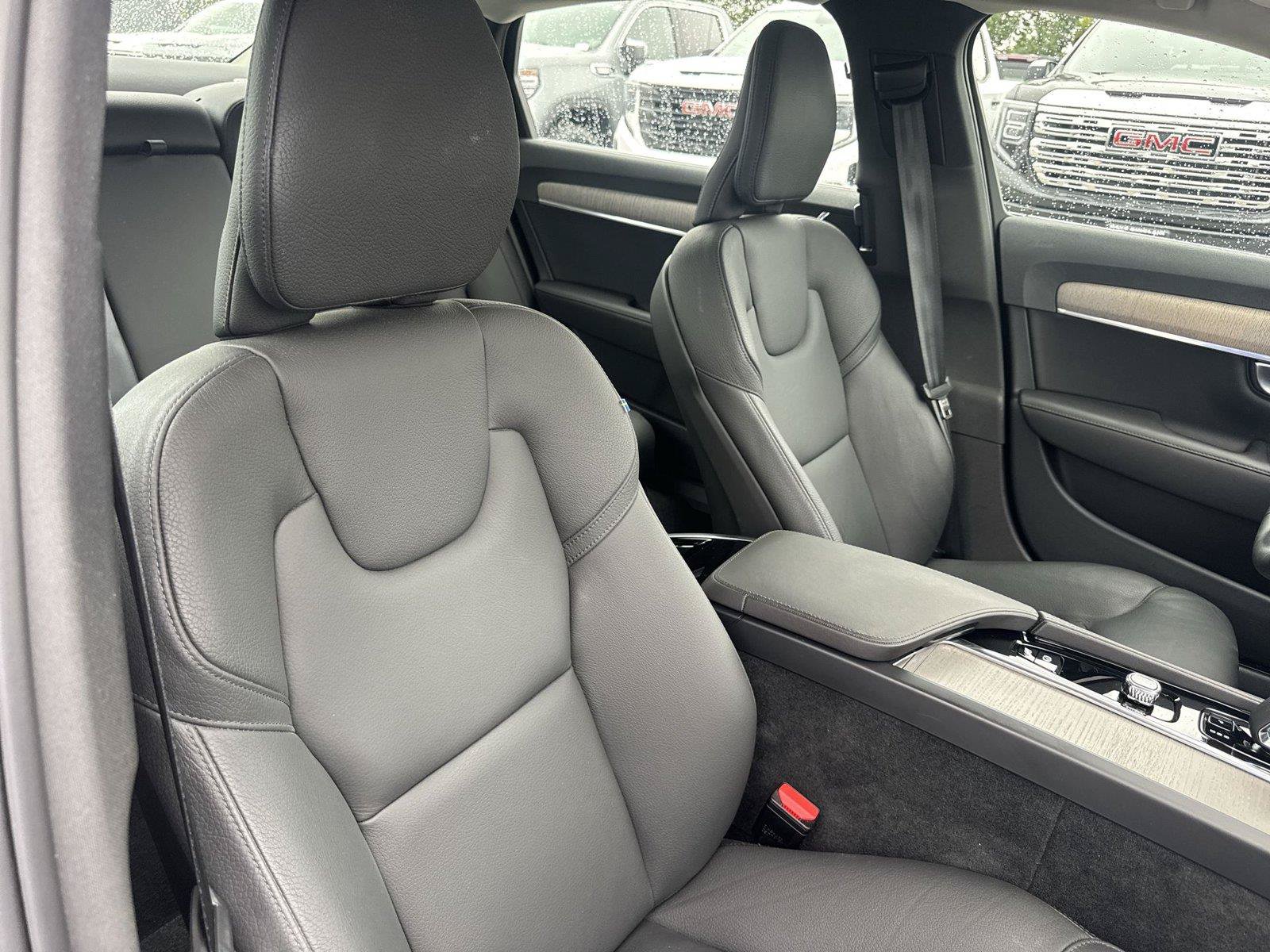 Used 2025 Volvo S90 B6 Plus AWD/4WD image 28