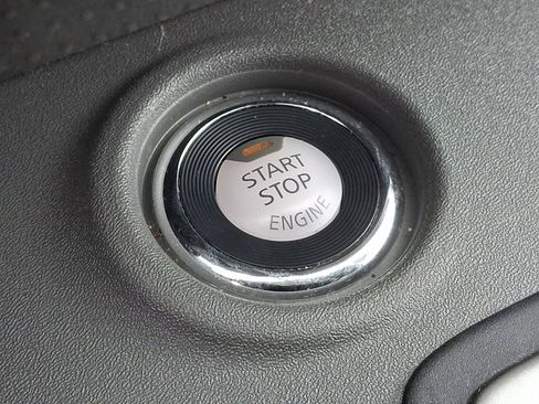 Used 2020 Nissan Frontier SV image 28