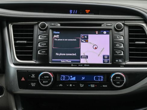 Used 2017 Toyota Highlander XLE image 14