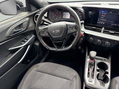 Used 2025 Chevrolet Trax RS FWD image 15