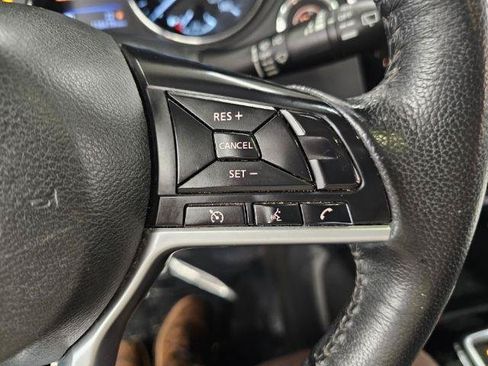 Used 2018 Nissan Rogue SV AWD/4WD image 13