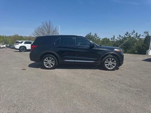 Used 2023 Ford Explorer Limited w/ Equipment Group 301A AWD/4WD image 3