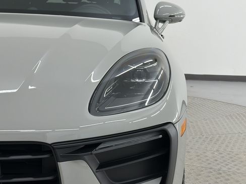 Used 2026 Porsche Macan AWD/4WD image 10