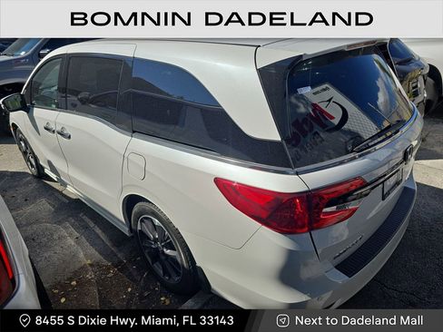 Used 2023 Honda Odyssey Elite image 3