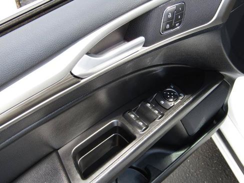 Used 2020 Ford Fusion SEL FWD image 15