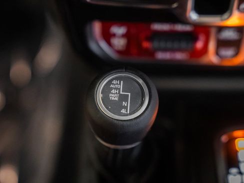 Used 2024 Jeep Wrangler Unlimited Rubicon 392 image 31