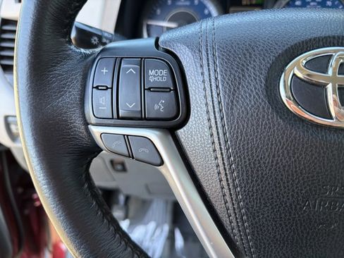 Used 2018 Toyota Sienna XLE image 15