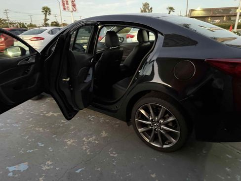 Used 2018 MAZDA MAZDA3 Touring FWD image 69
