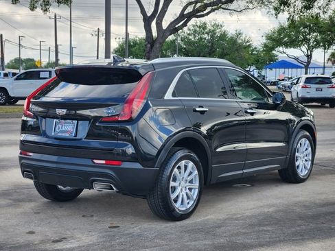 Used 2022 Cadillac XT4 Luxury w/ Cold Weather Package FWD image 7