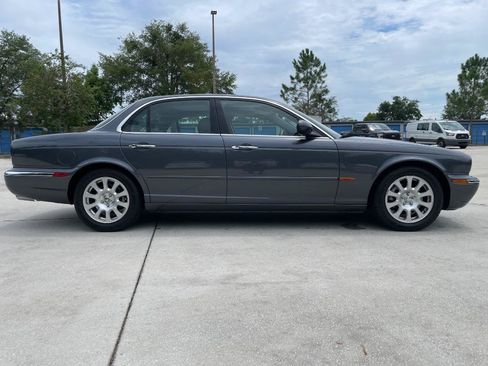 Used 2004 Jaguar XJ8 RWD image 9