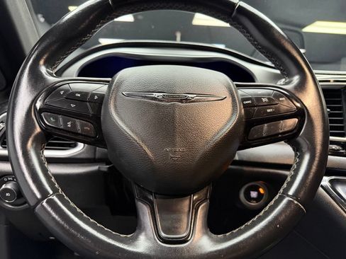 Used 2018 Chrysler Pacifica Touring Plus w/ S Appearance Package FWD image 23