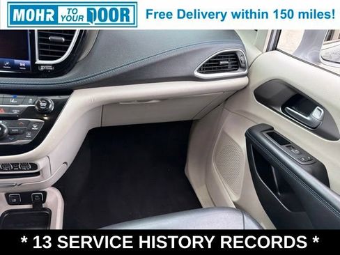 Used 2021 Chrysler Pacifica Touring-L FWD image 28