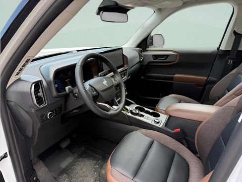 Used 2025 Ford Bronco Sport Outer Banks w/ Outer Banks Tech Package+ AWD/4WD image 4