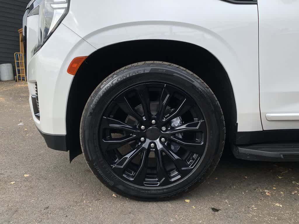 Used 2021 GMC Yukon Denali w/ Advanced Technology Package AWD/4WD image 10