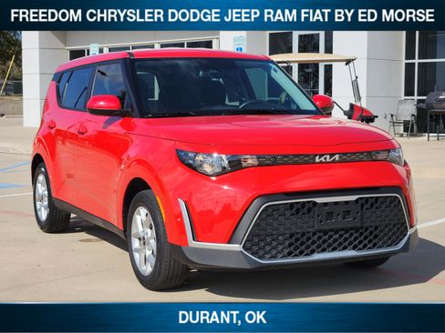 Used 2025 Kia Soul LX w/ LX Technology Package image 2