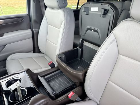 Used 2025 GMC Yukon Elevation w/ Technology Package AWD/4WD image 23