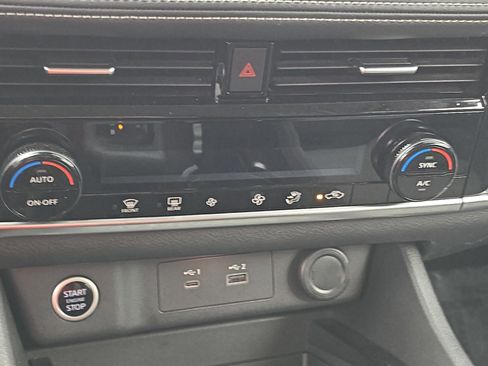 Certified 2022 Nissan Rogue SV image 22