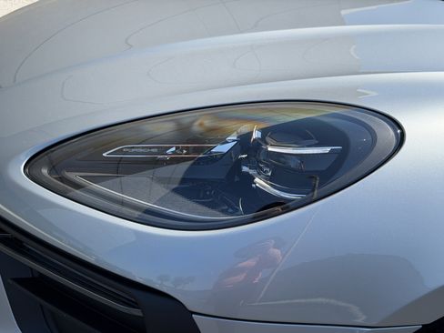 New 2026 Porsche Macan image 12