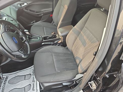 Used 2015 Ford Focus SE w/ SE Sport Package FWD image 13