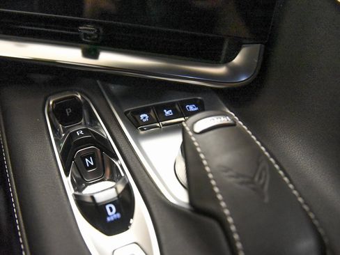 Used 2022 Chevrolet Corvette Stingray Preferred Cpe w/ Engine Appearance Package image 19