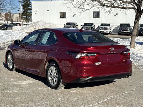 Used 2022 Toyota Camry LE image 5