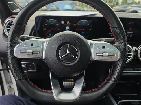 Used 2023 Mercedes-Benz EQB 300 4MATIC image 29